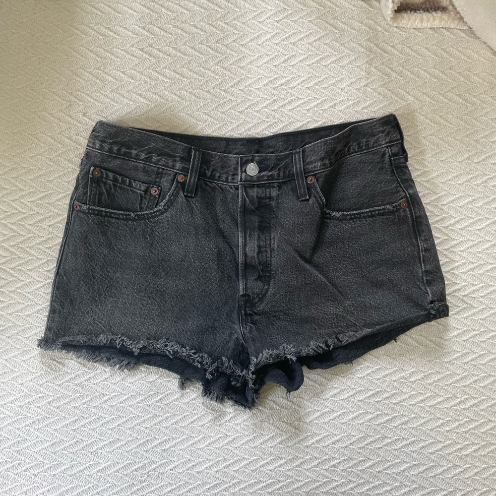 Levi’s 501 Black Faded Shorts High Rise Fit - Picture 3 of 6